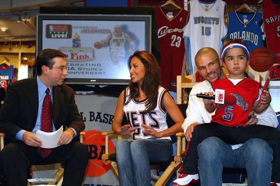 ‘开云电竞’
赵丽颖拍戏“撞车” 现场图片曝光 独自趴在车上(图1) 开云电竞官网