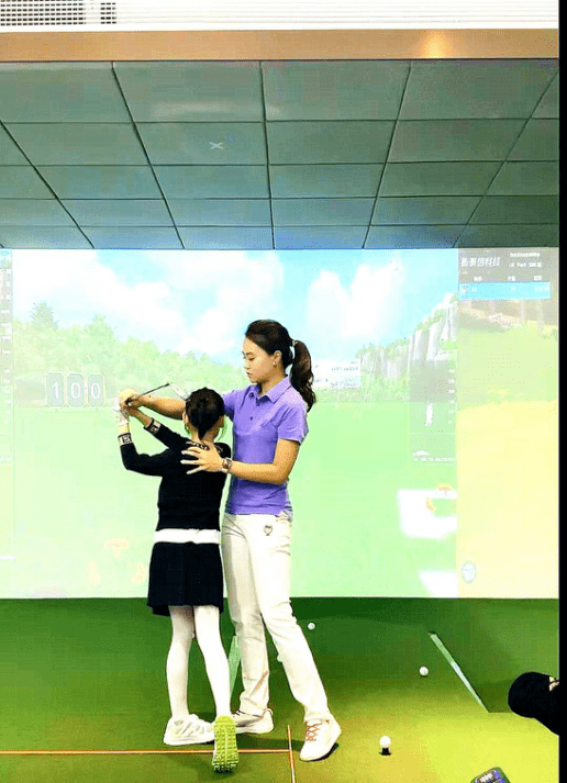 
高尔夫模拟器训练+下场实战 听说这是学好高尔夫的一条捷径：开云电竞(图12)