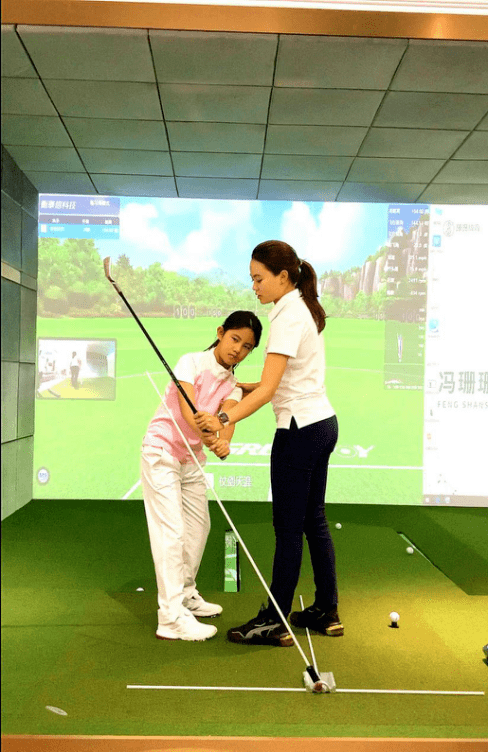 
高尔夫模拟器训练+下场实战 听说这是学好高尔夫的一条捷径：开云电竞(图18)